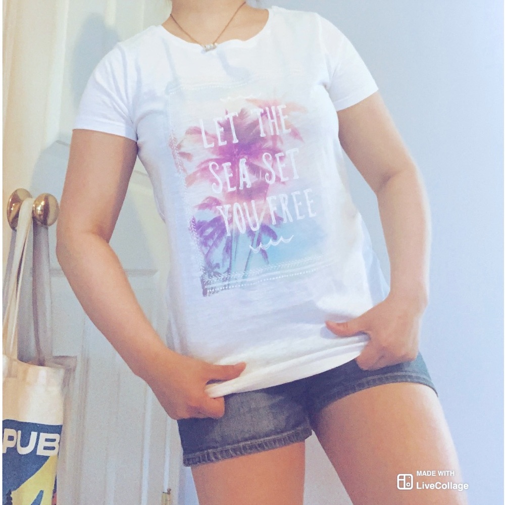 🐚 “Let the Sea Set You Free” Graphic Top 🐚